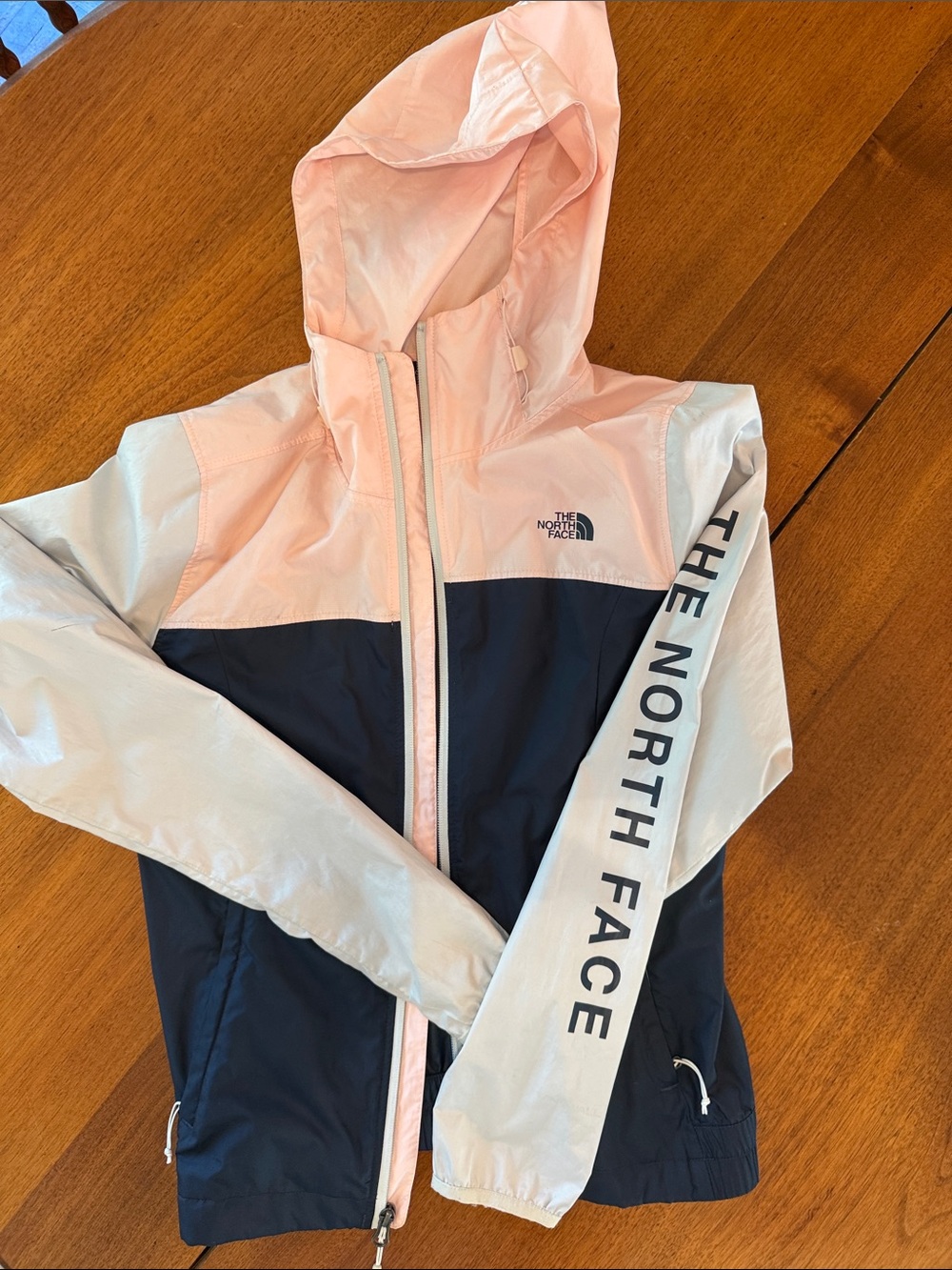 The North Face women’s Colorblock Hooded windbreakerJacket - Pink, Navy, White